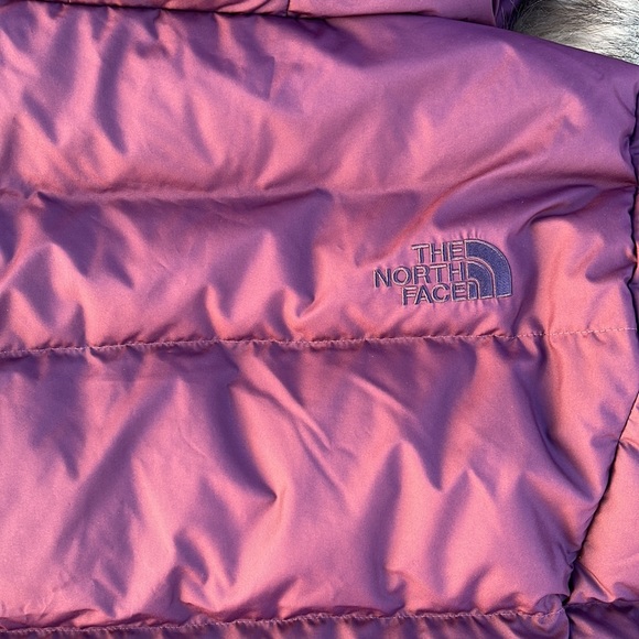 NWT The North Face Women's New Dealio Down Short Puffer Jacket - BlackBerry Wine - Picture 7 of 8